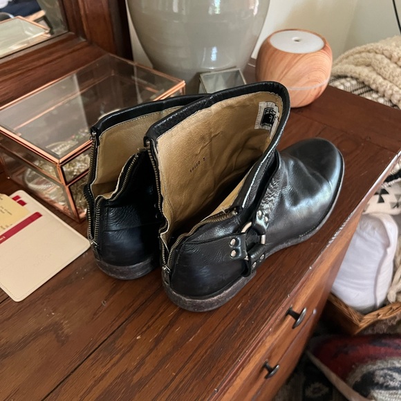 Men’s Frye boots. - Picture 2 of 5
